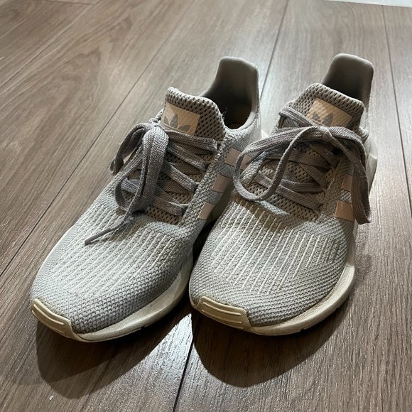 Gray & Pink Women's Size 7.5 Adidas - Picture 1 of 2